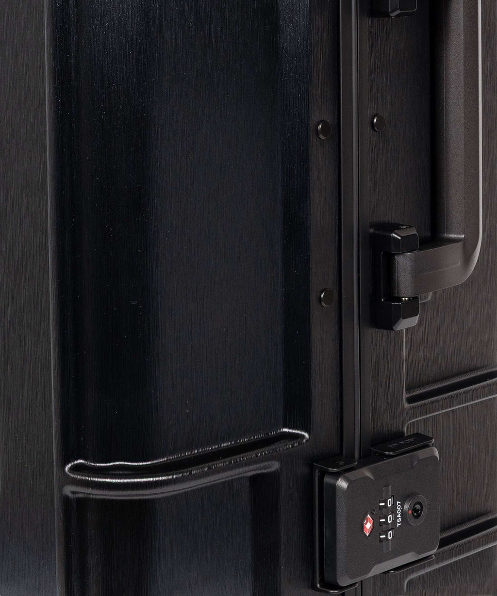 Eastpak Resist'R Case Spinner (4 wheels) brushed black