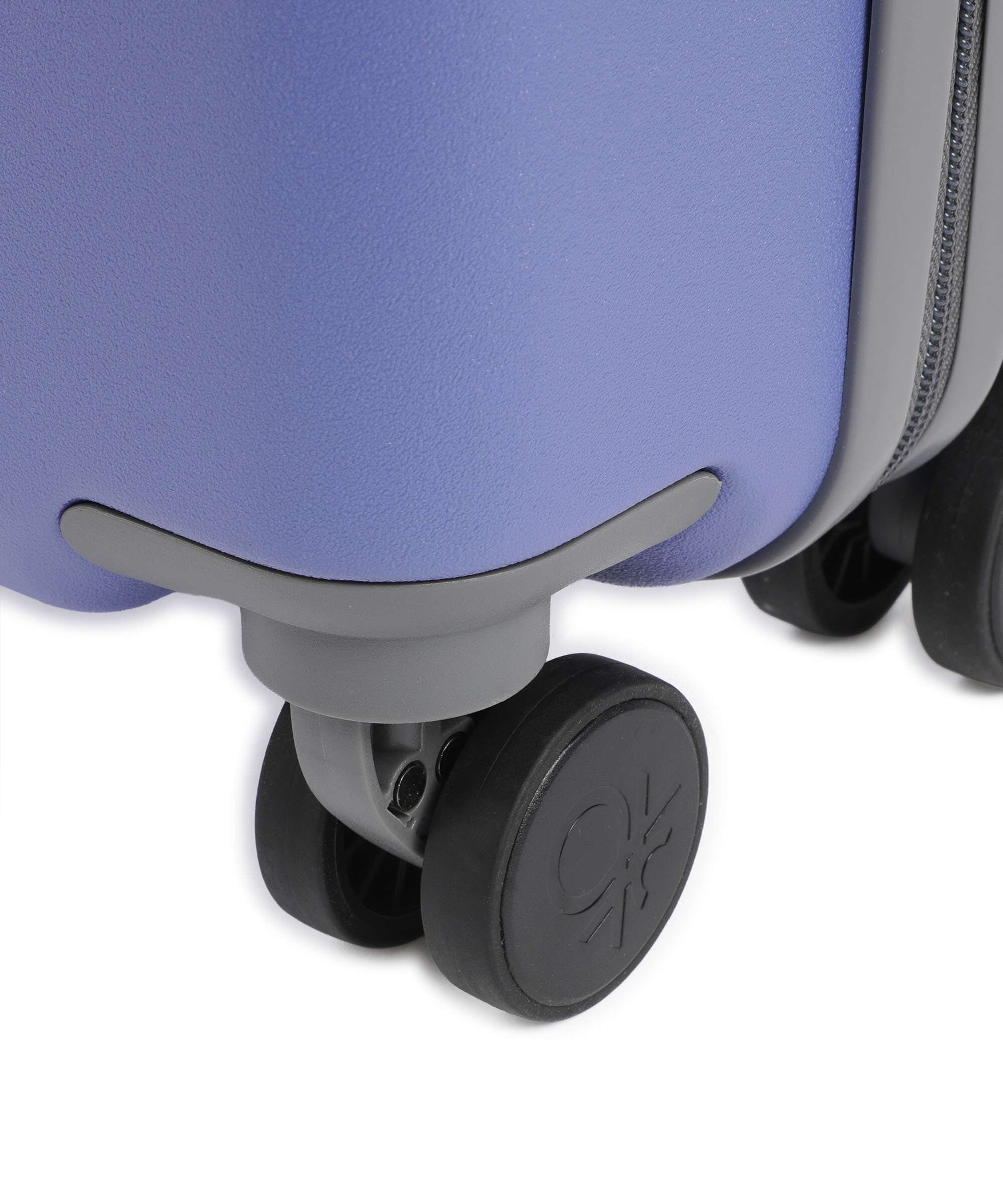 Delsey Paris x United Colors of Benetton UCB Hardside Spinner (4 wheels) purple