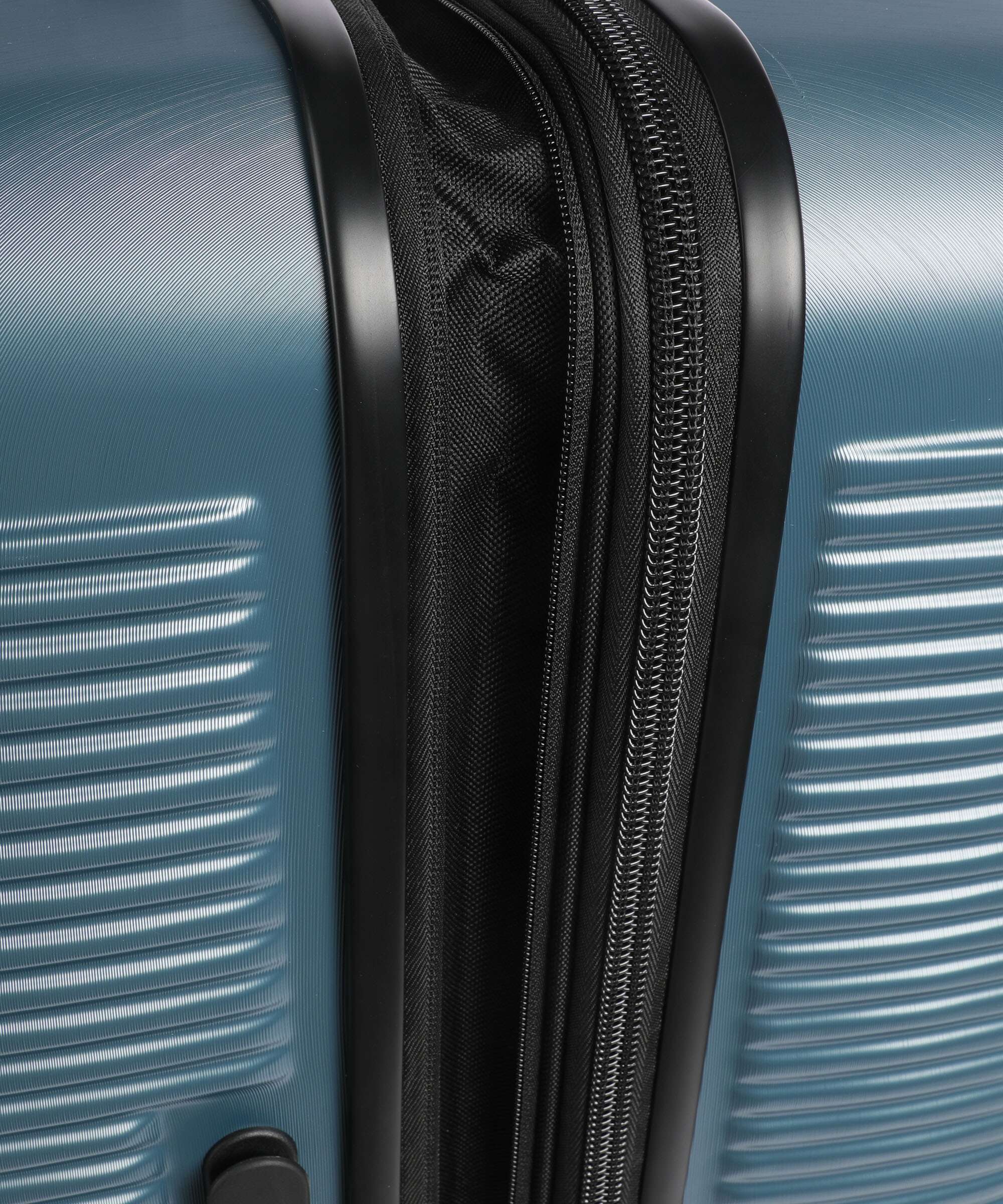 Delsey Paris Freestyle Spinner (4 wheels) blue