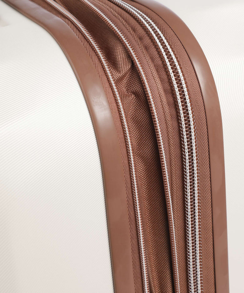 Delsey Paris Carrousel 2 Spinner (4 wheels) off white