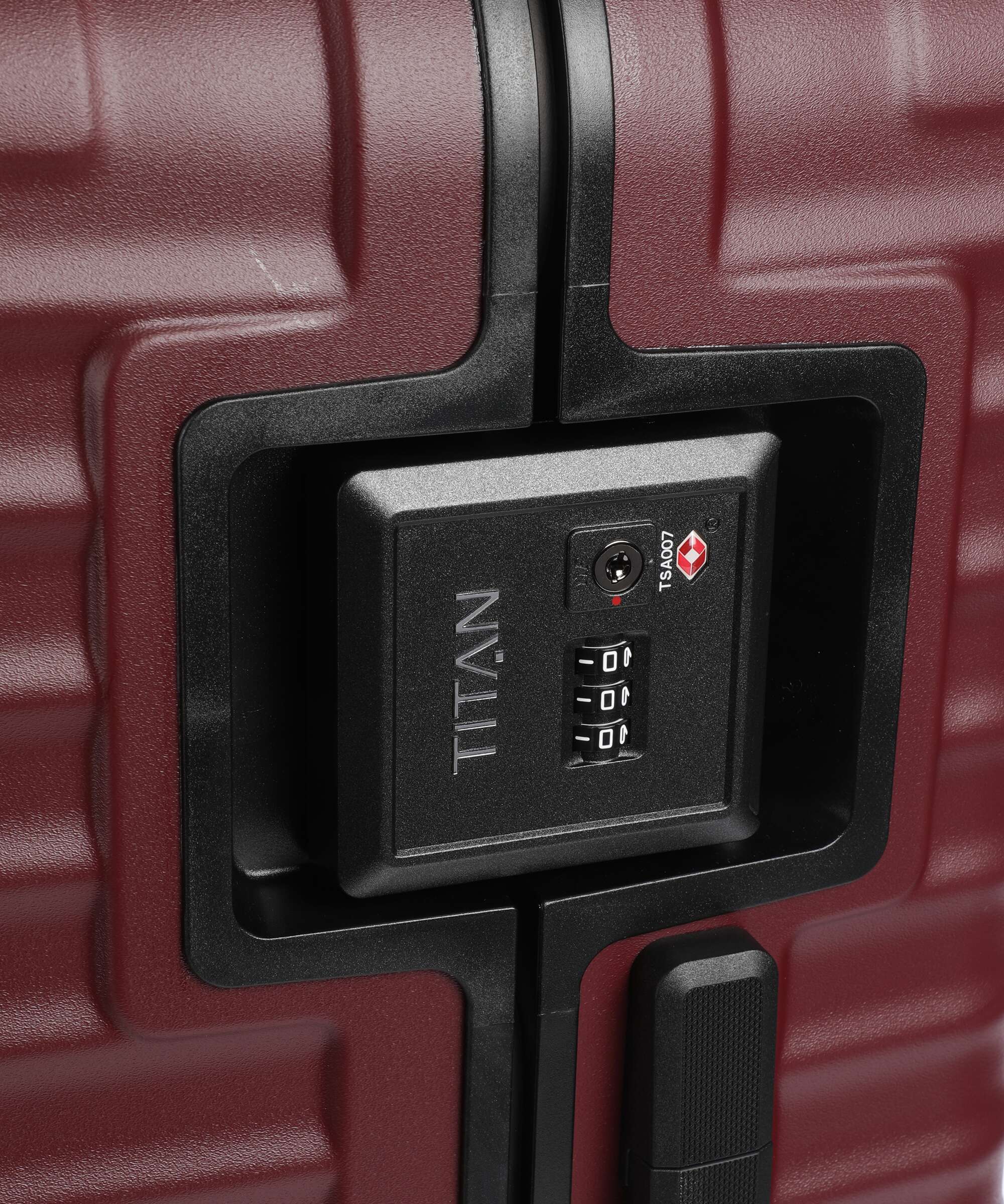 Titan Overseas Spinner (4 wheels) emberwood red