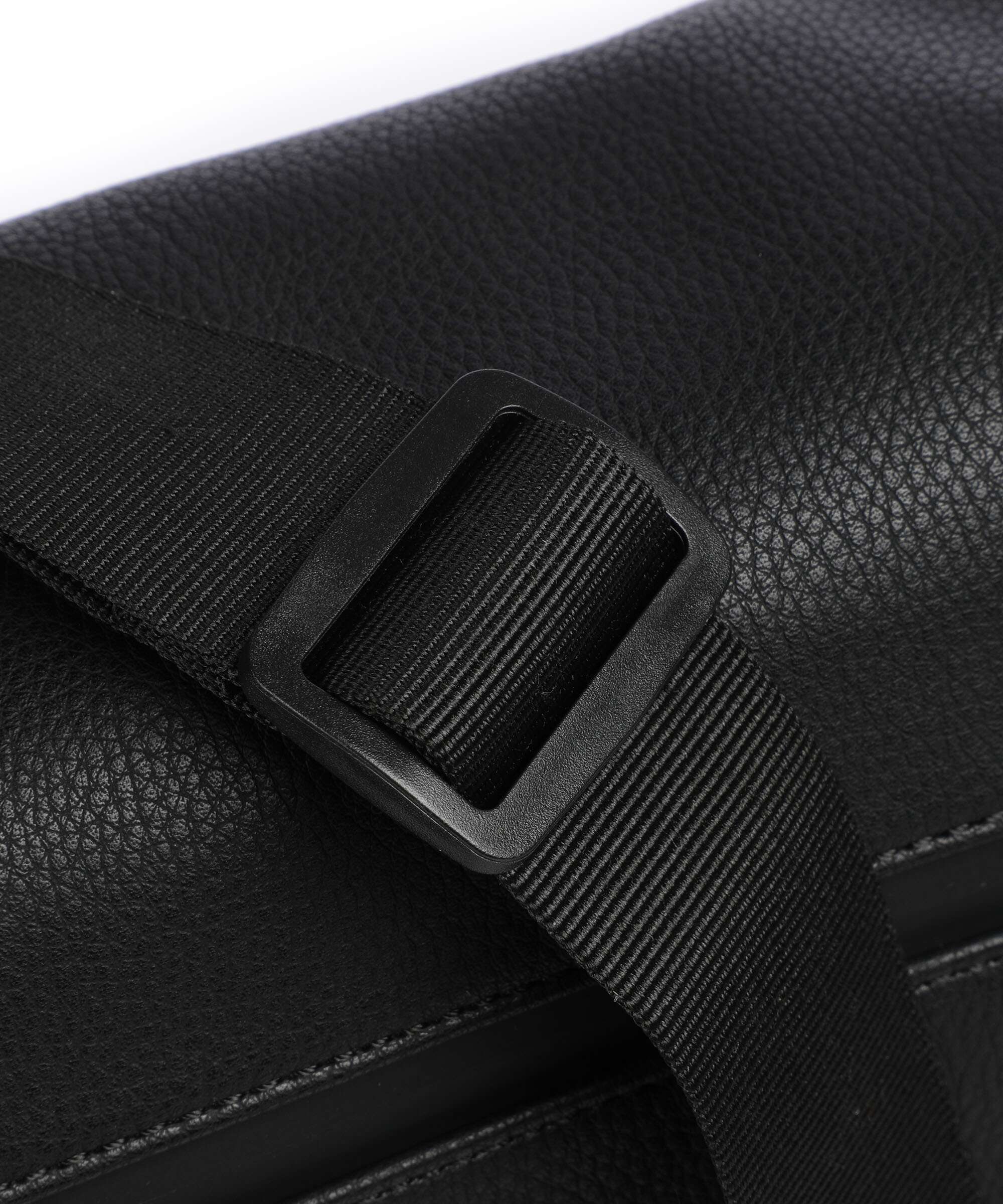 Strellson Westferry Messenger bag black