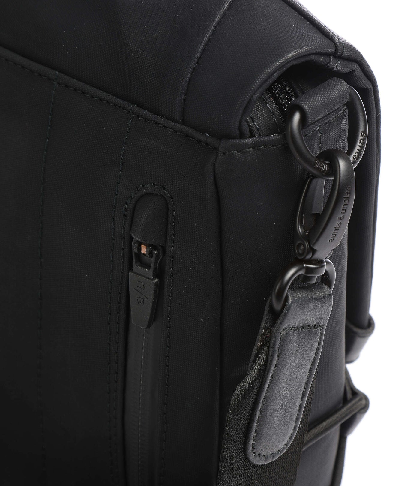 Aunts & Uncles Japan Sendai Messenger bag black