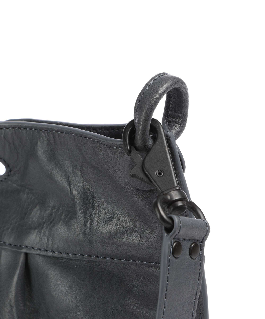 Aunts & Uncles Grandma's Luxury Club Mrs. Muffin Crossbody bag wind