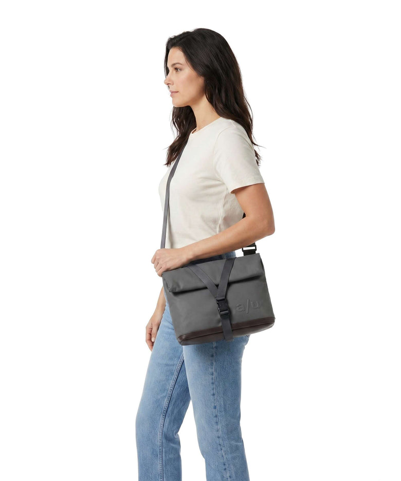 Aunts & Uncles Japan Yao Crossbody bag pewter