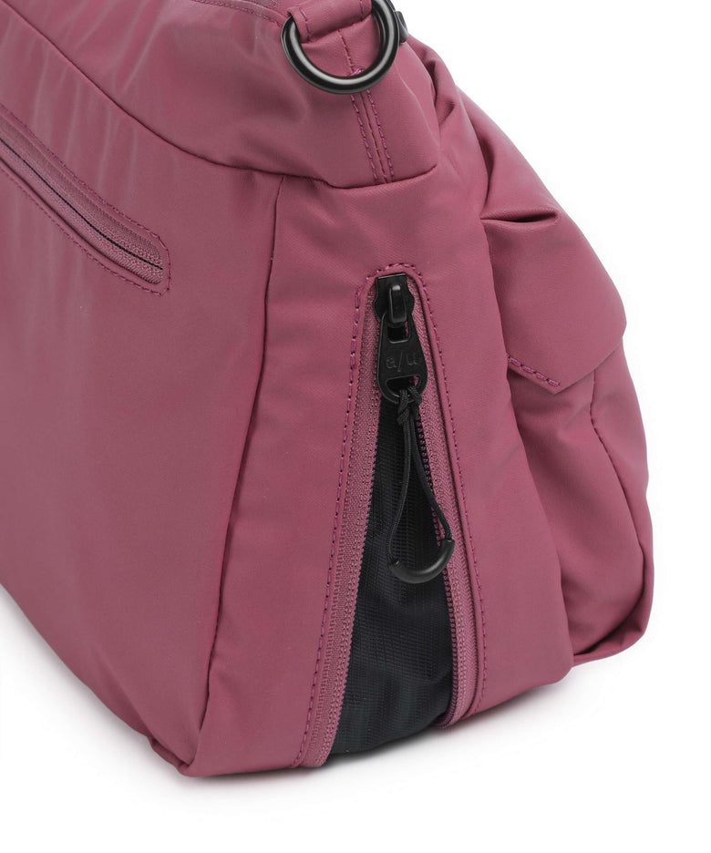 Aunts & Uncles Japan Lite Mogami Crossbody bag berry