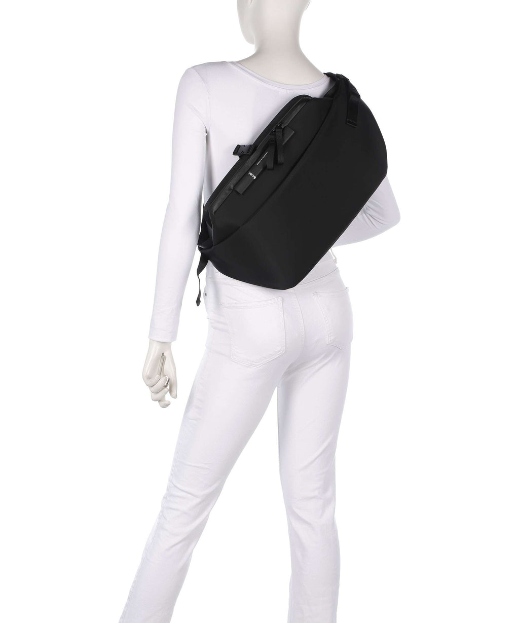 Côte&Ciel Isarau L Sling bag black