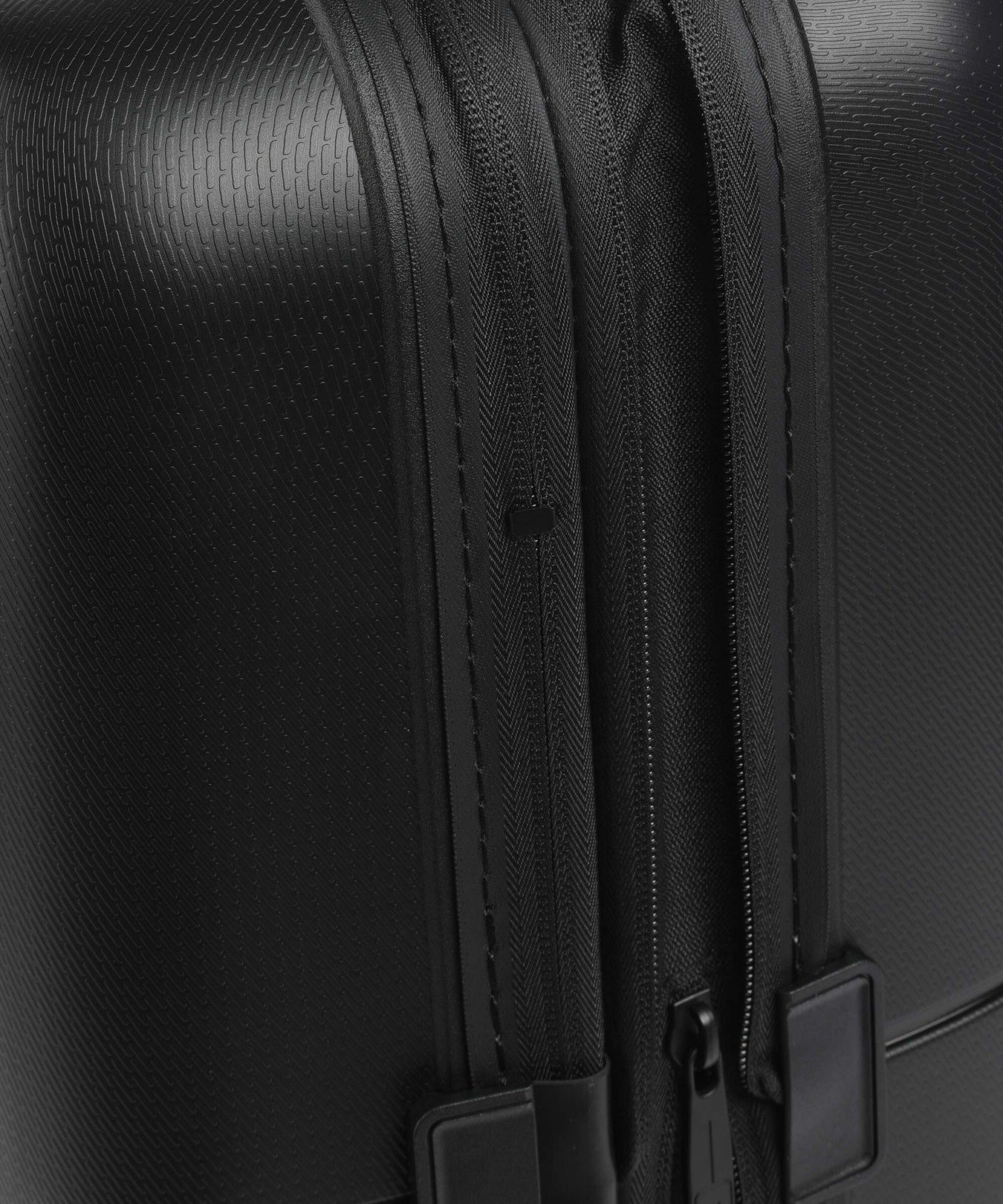 American Tourister Dashpop Disney Spinner (4 wheels) mickey neon gradient