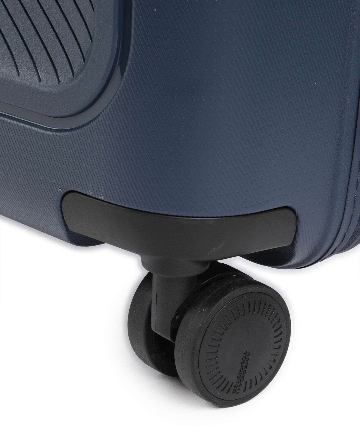 American Tourister Dashpop Disney Spinner (4 wheels) captian america shield