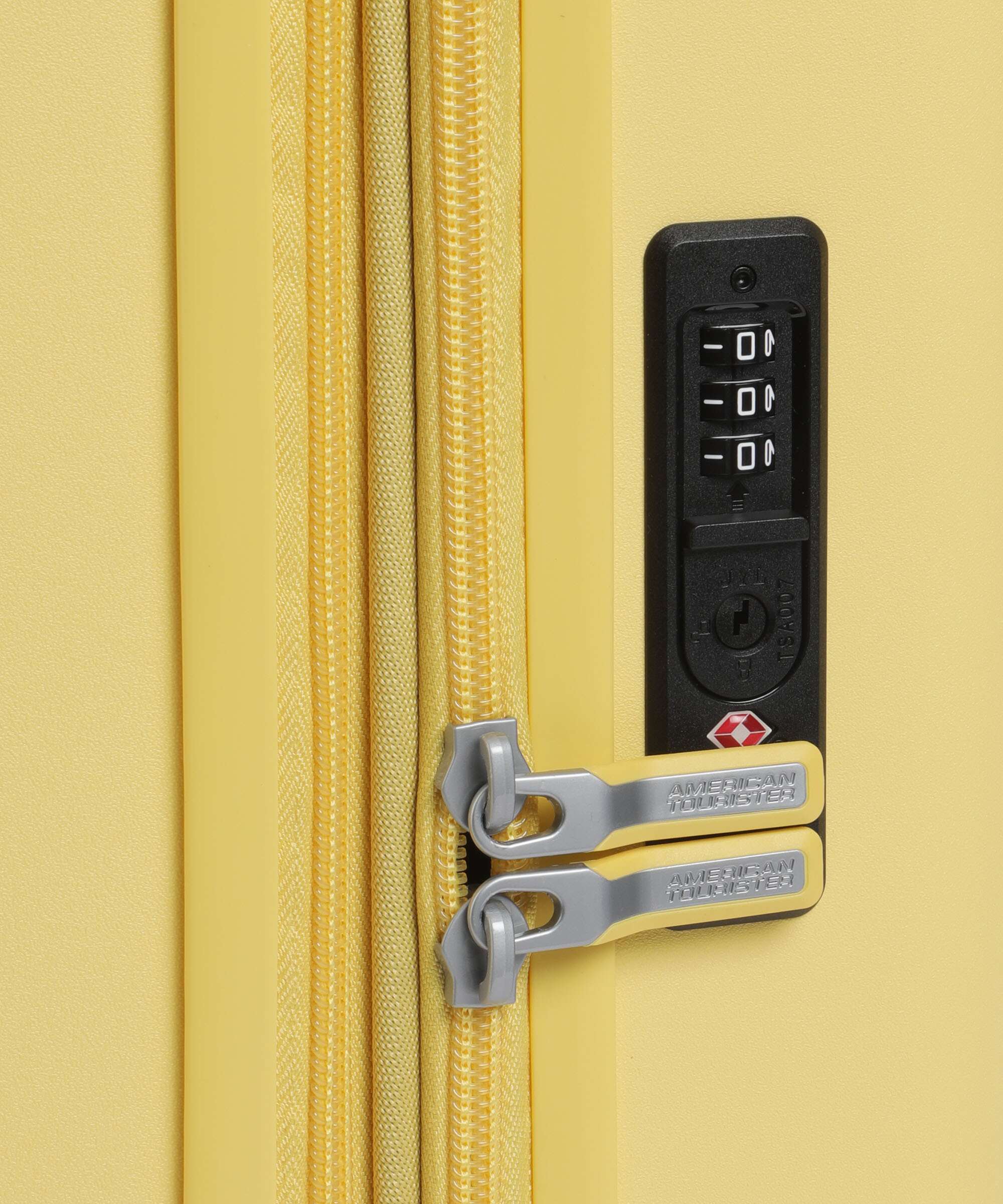 American Tourister Dynabelt Spinner (4 wheels) sunny yellow