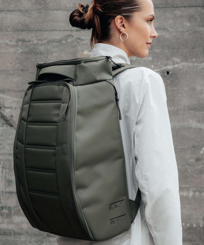 Db Hugger 25 Backpack moss green