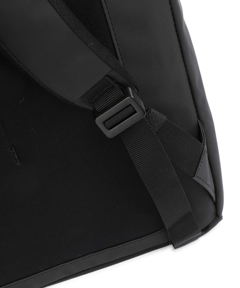 Db Hugger 15L Backpack black out