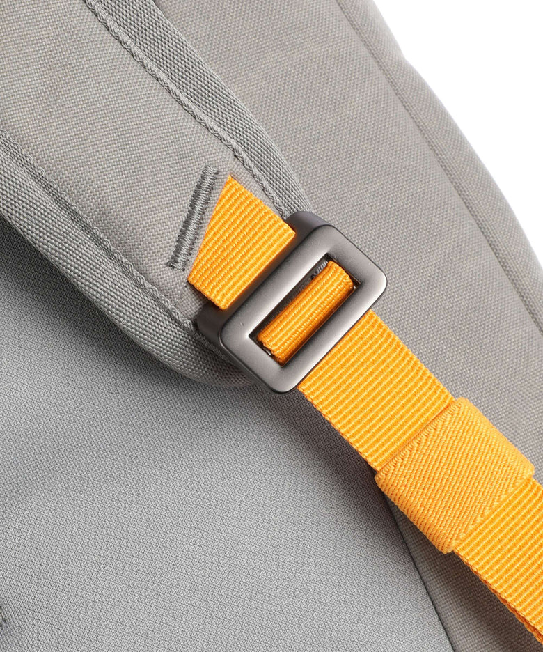 Db Hugger 25L Backpack sand grey