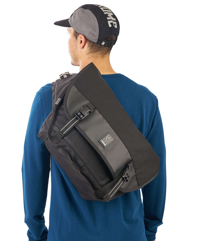 Chrome Metro Mini Messenger bag black