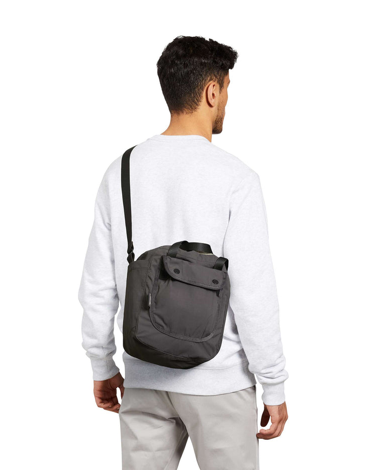Bellroy Cinch 9 Bucket bag charcoal