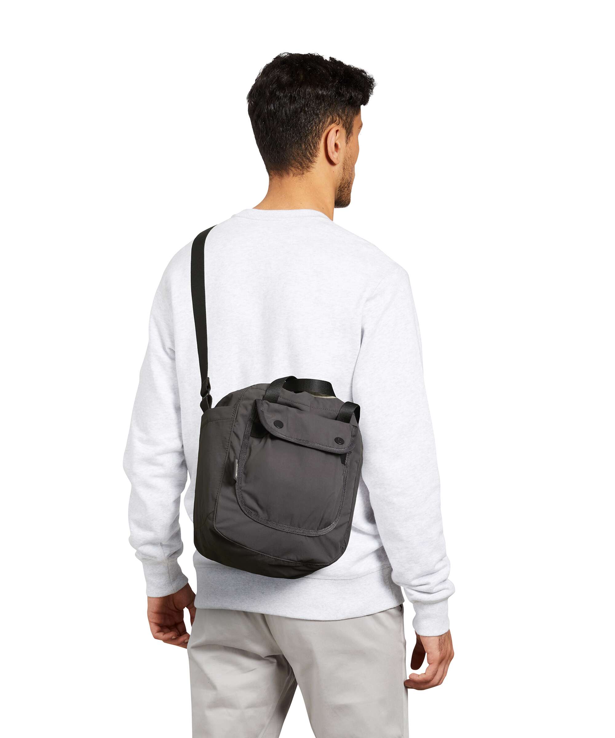 Bellroy Cinch 9 Bucket bag oat