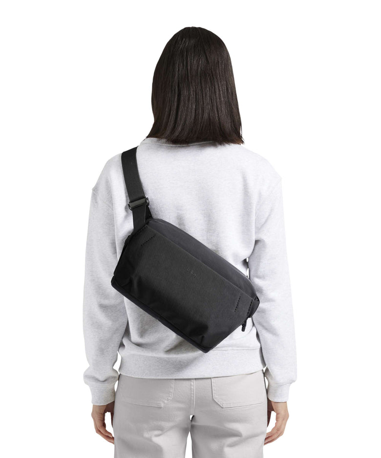 Bellroy Venture 9L Sling bag deep ocean