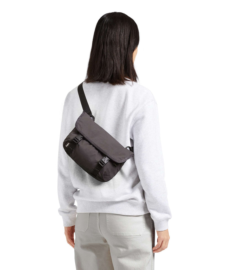 Bellroy Cinch 6 Mini Messenger bag burgundy